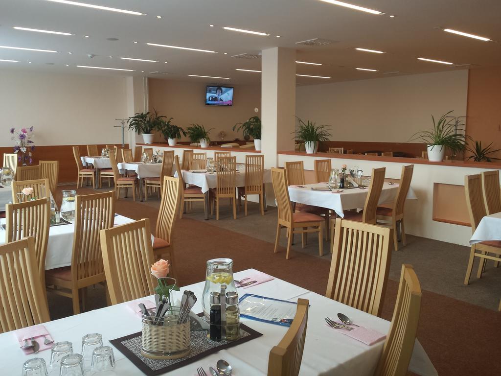 Hotel Lineas Presov Luaran gambar