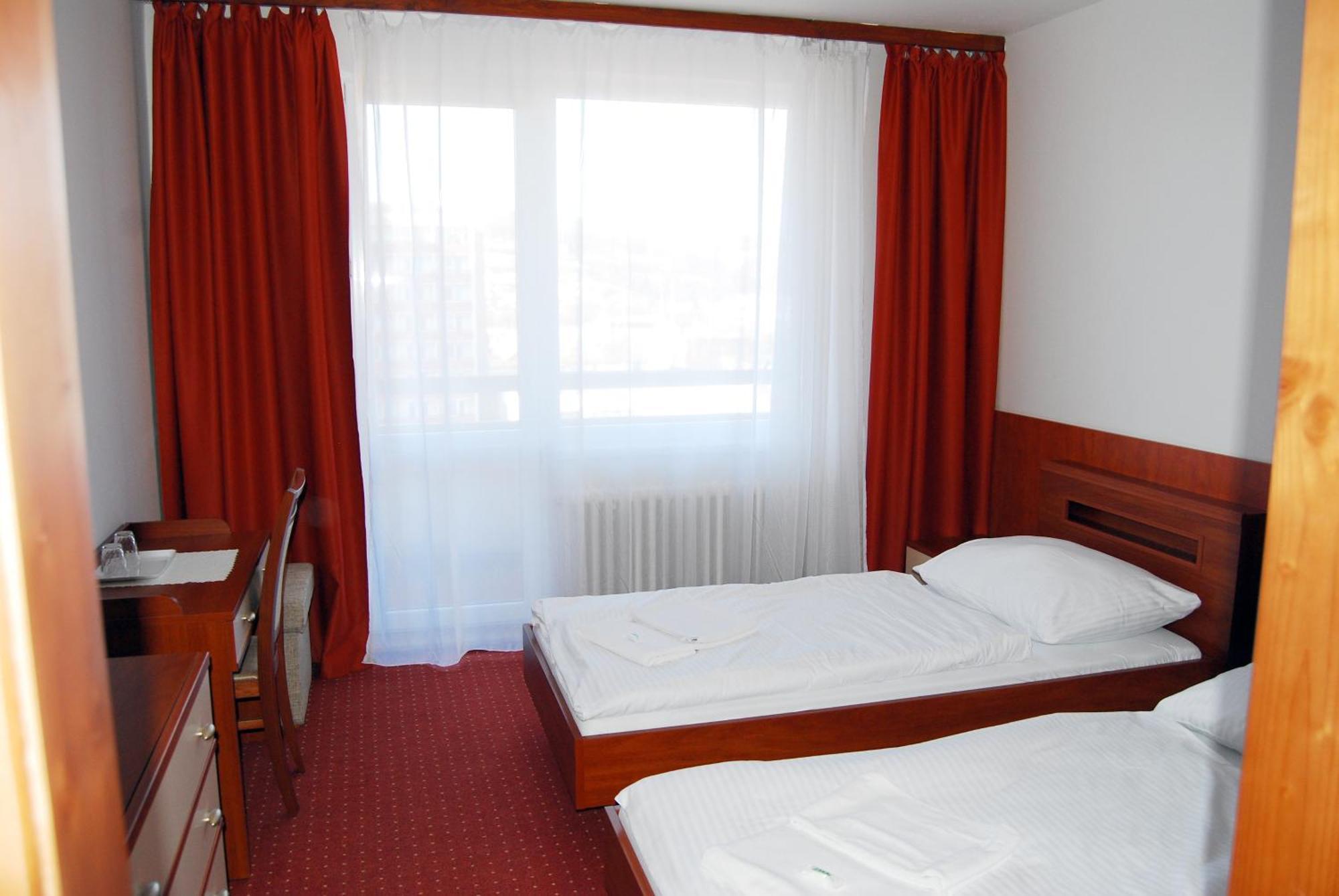Hotel Lineas Presov Luaran gambar